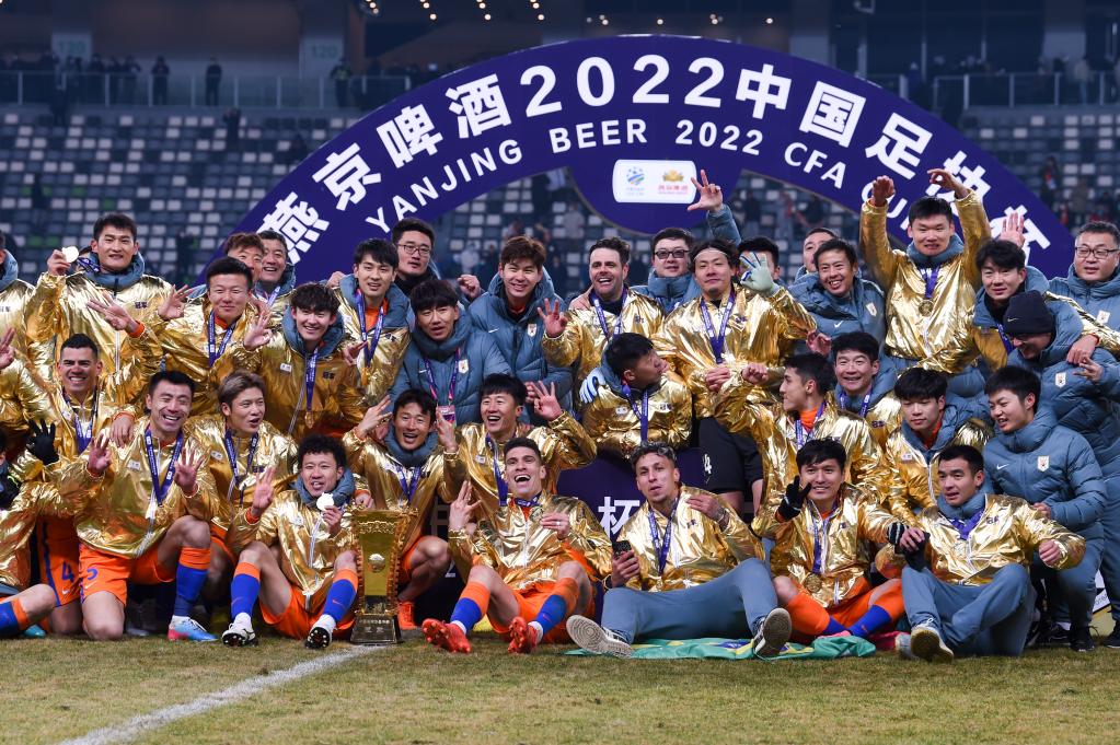 山东泰山2:1逆转浙江 足协杯第八次夺冠
