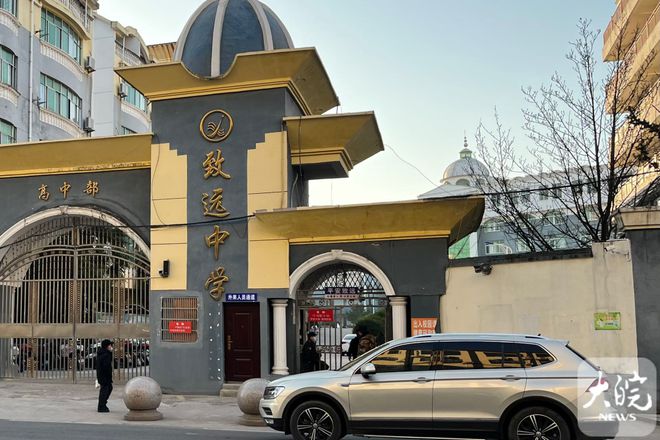 胡鑫宇家属：遗体在学校后山储粮仓库找到，衣服疑似反穿，“几乎是骸骨”