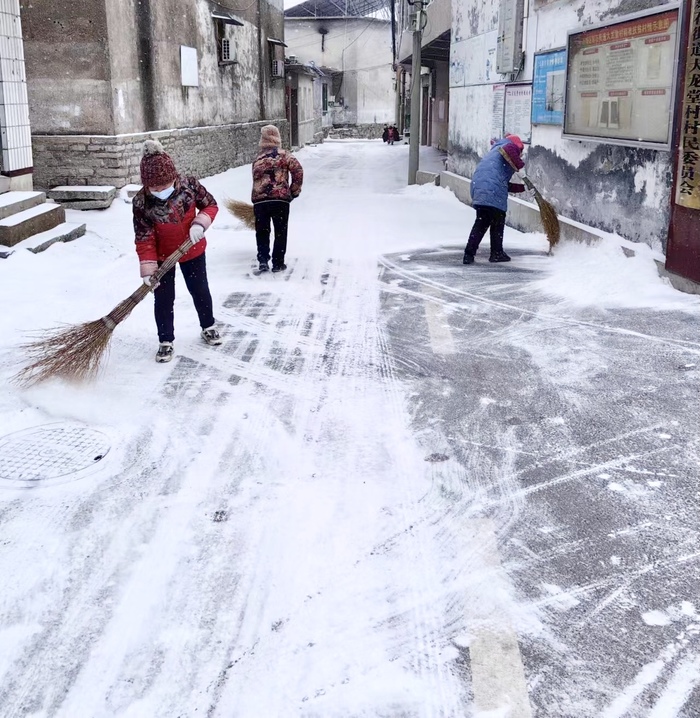 “全民参与各扫门前雪”:看济南别样“雪景”