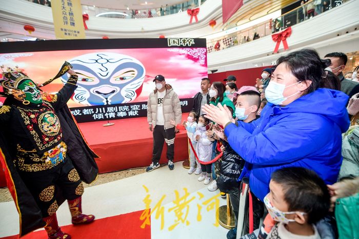 新春展演非遗川剧变脸 拉满过年氛围感