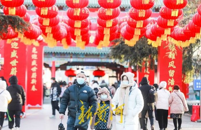 门票减免吸引外地游客，春节假日市场人气满满