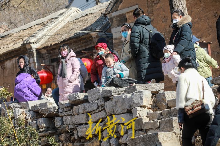 免门票景区游客如织，来古村落体验传统“年味”