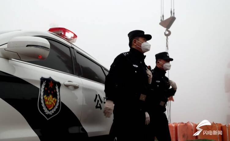 新春走基层 |聚少离多的边检民警 一岁女儿曾欢迎爸爸“来我家”