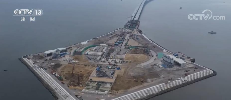 春节不“打烊” 一项项重大工程建设正酣