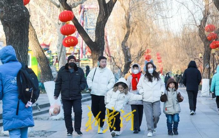 门票减免吸引外地游客，春节假日市场人气满满