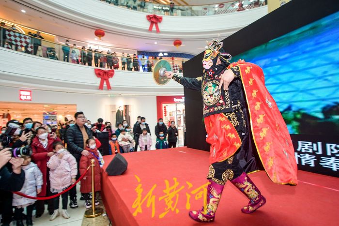 新春展演非遗川剧变脸 拉满过年氛围感