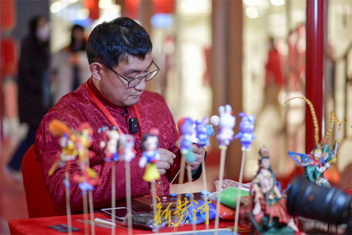 拾年味赏非遗 商场里过个“潮新年”