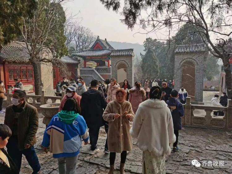 山东多个景区人气“爆棚”，导航“红到发紫”！过年的烟火气又回来了