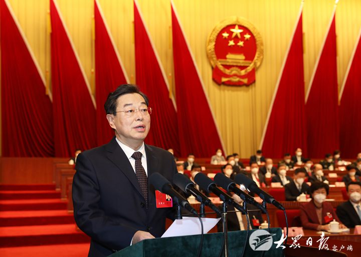 省十四届人大一次会议举行第二次全体会议