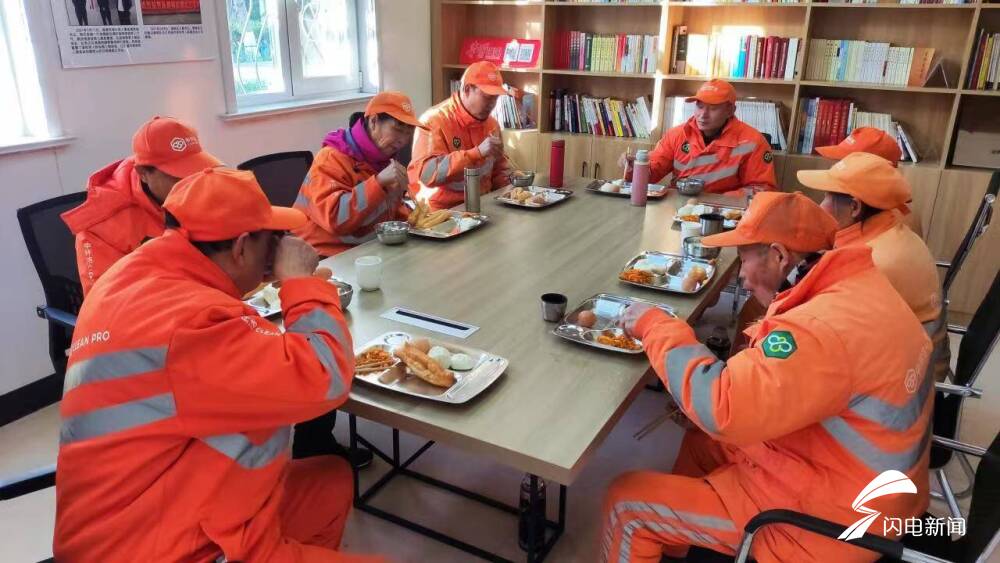 全省首个!淄博市全域实现城区一线环卫工人免费吃早餐