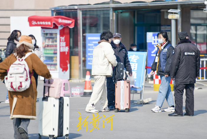 高校开学将至学生陆续返校 如期开学恢复正常教学秩序