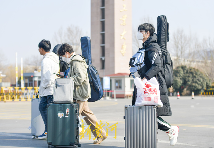 高校开学将至学生陆续返校 如期开学恢复正常教学秩序