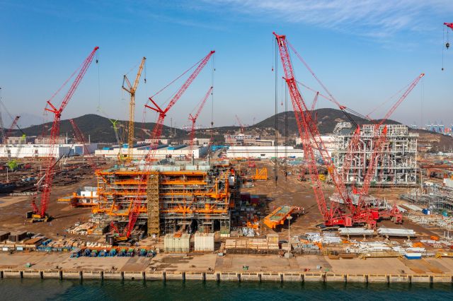 渤海湾首个千亿方大气田I期工程最大组块封顶