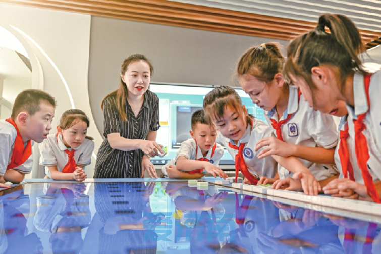 济南:年底前中小学配齐专兼职心理教师 心理筛查每学年至少1次