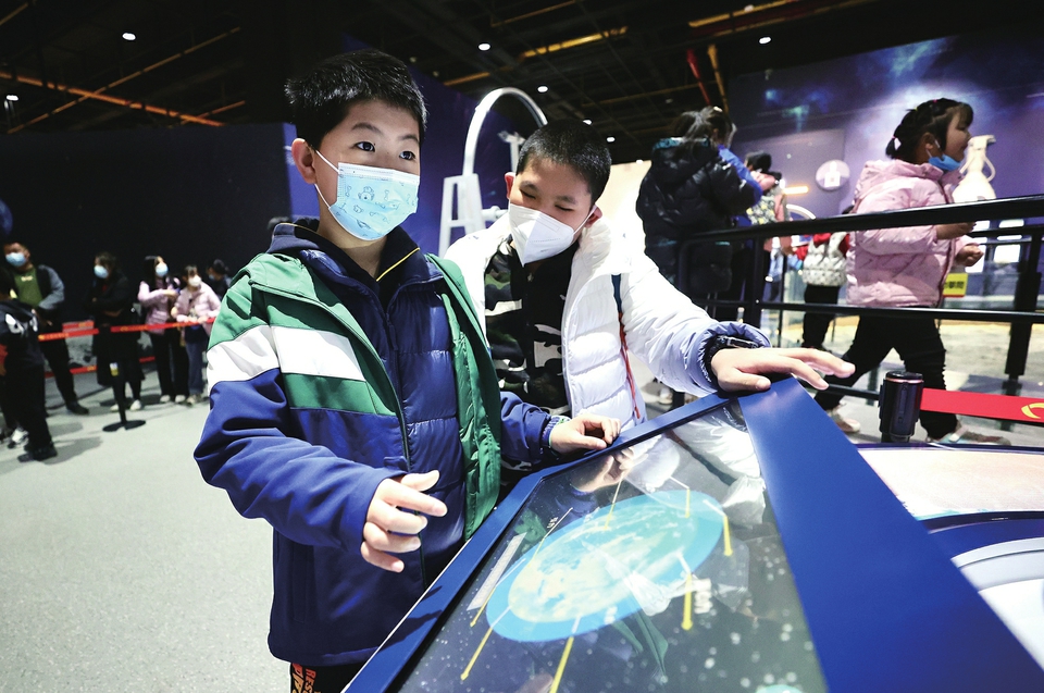 周末打卡科技馆 探索之旅不停歇