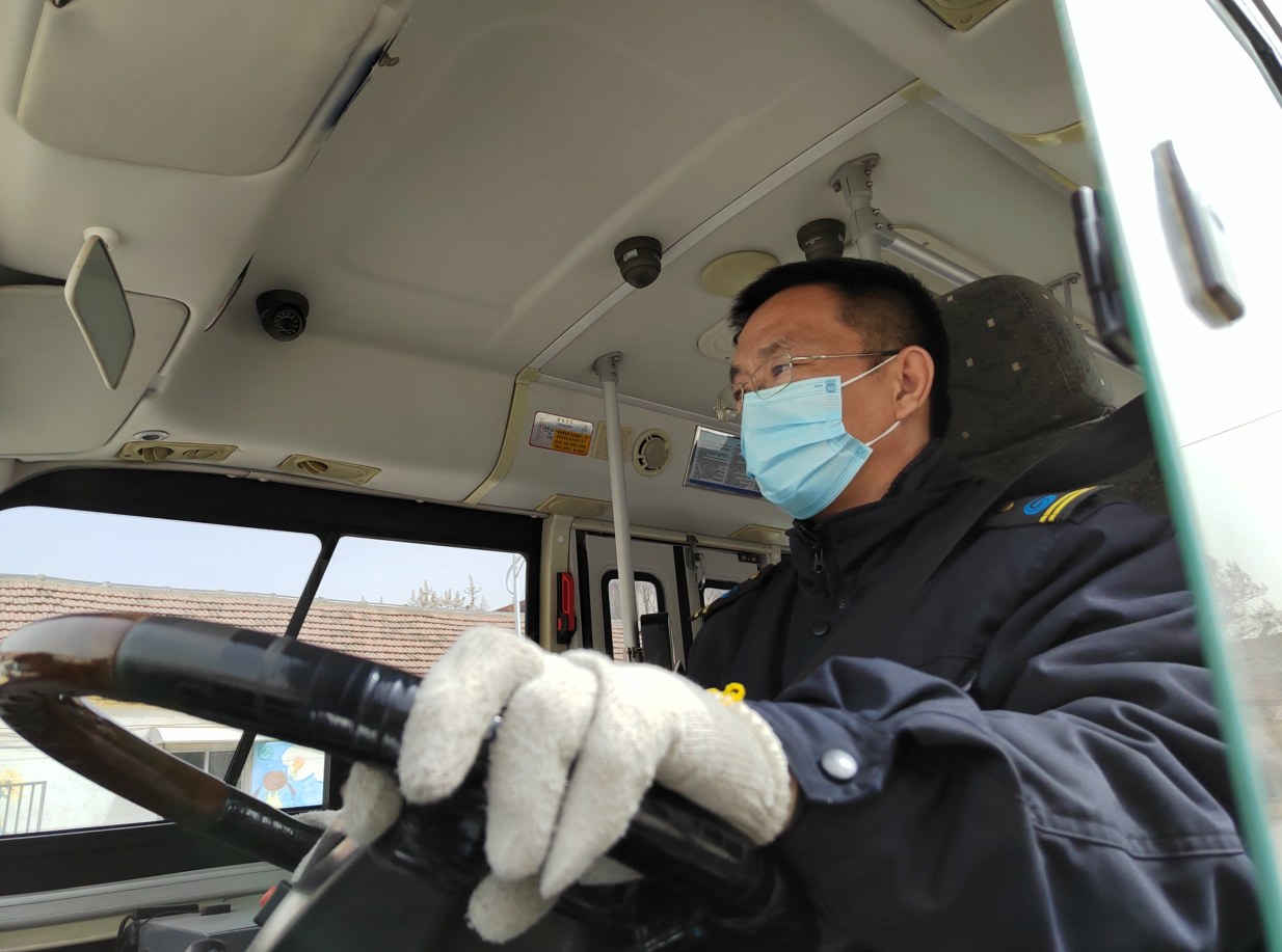 融媒·先锋 丨公交入村，1块钱圆了老卫的“诗和远方”——党委会开在马路边