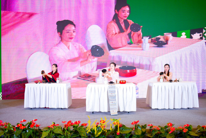 茶博会上建阳好茶泉城飘香，宋代点茶技艺吸睛无数