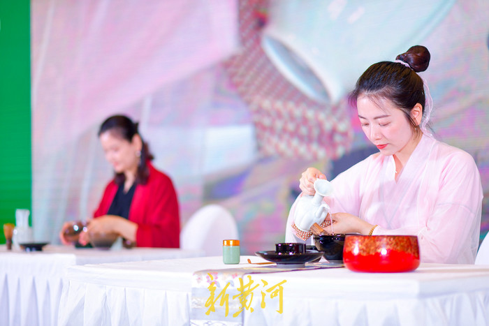 茶博会上建阳好茶泉城飘香，宋代点茶技艺吸睛无数