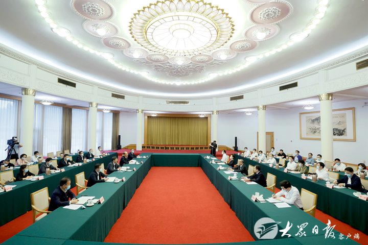 青海省党政代表团来山东考察 林武陈刚周乃翔吴晓军出席两省座谈会