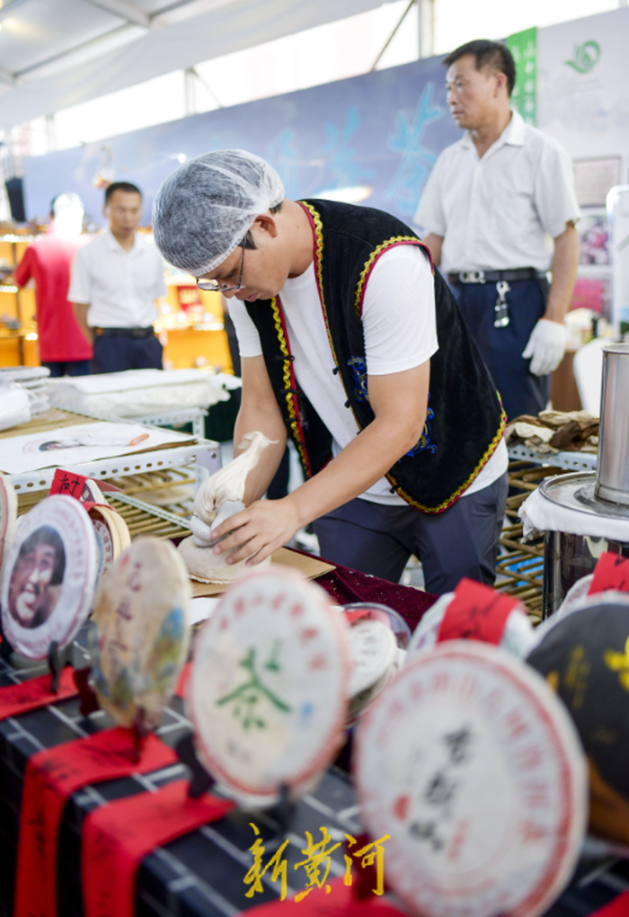 茶博会开幕“茶香”溢泉城，九百家茶企邀市民品香茗