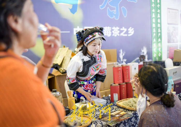 茶博会开幕“茶香”溢泉城，九百家茶企邀市民品香茗