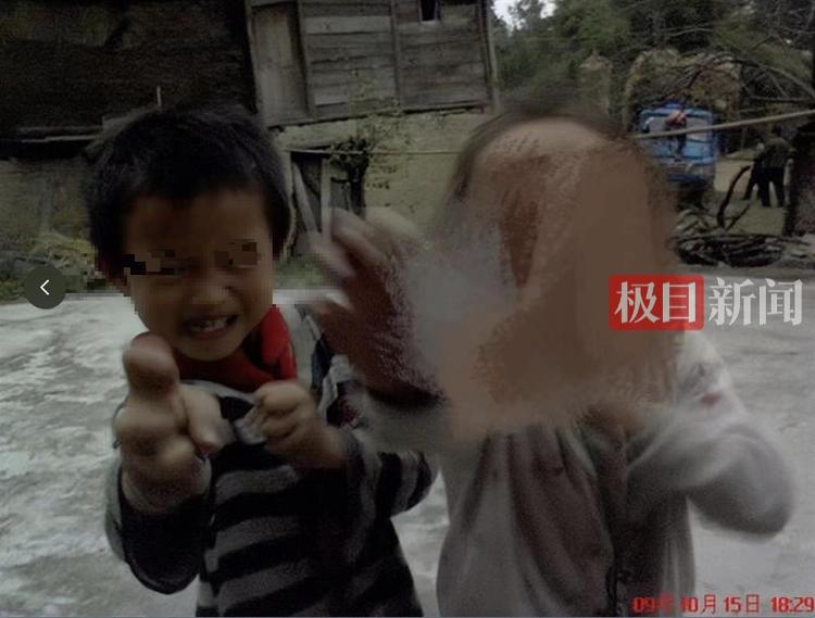 9岁男孩失踪13年后尸骨现身山林地缝，两名村妇被警方带走