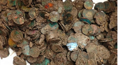四川一小区施工惊现千枚铜币 将选送三星堆文保修复中心分析