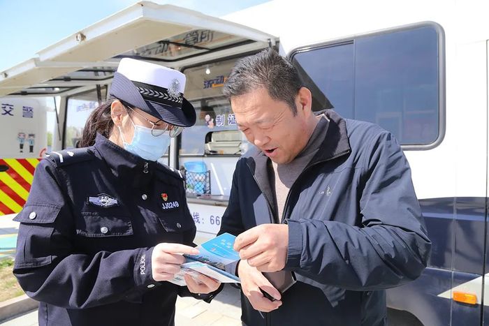 济南交警推进“车管五进”服务，打通服务最后一公里