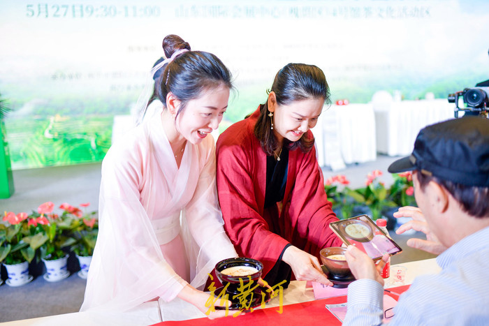 茶博会上建阳好茶泉城飘香，宋代点茶技艺吸睛无数