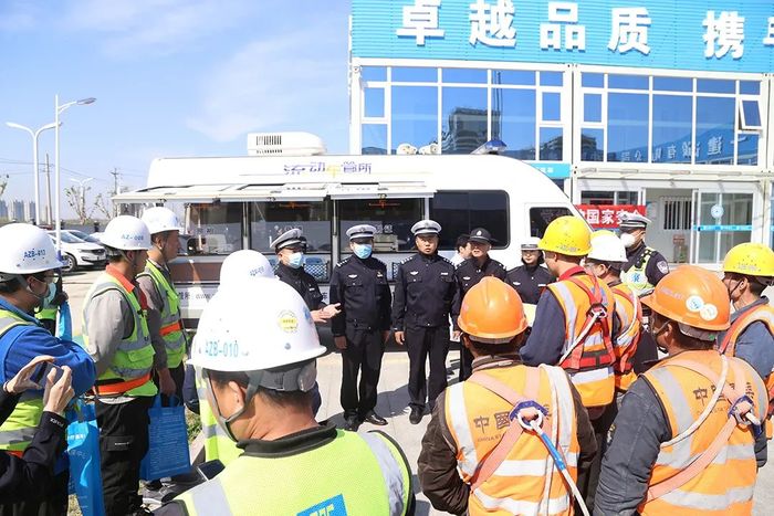济南交警推进“车管五进”服务，打通服务最后一公里