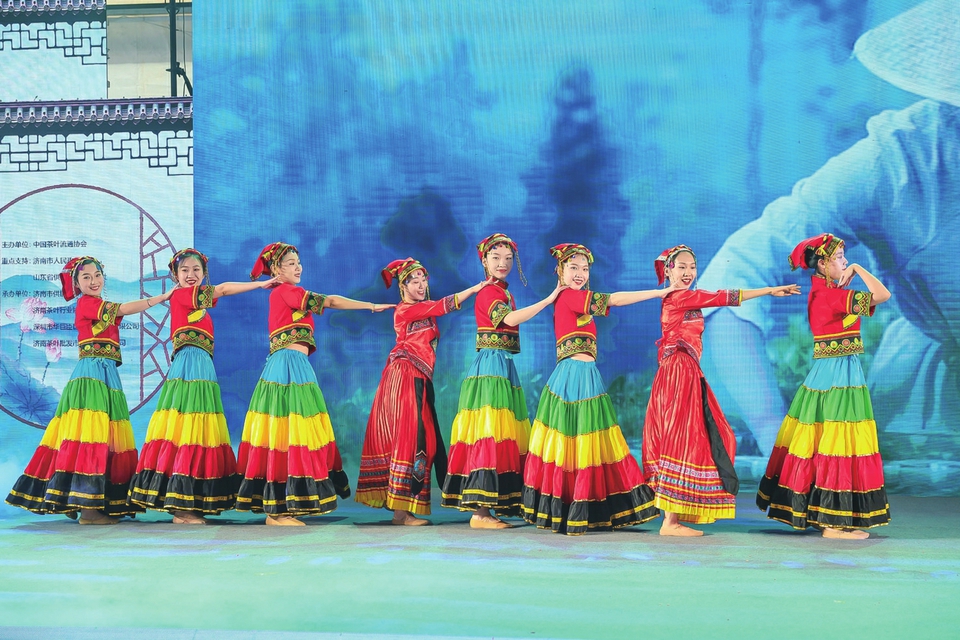 两大会场观展超10万人次,意向交易额5.2亿元 中国(济南)第十七届国际茶产业博览会暨第十一届茶文化节圆满收官