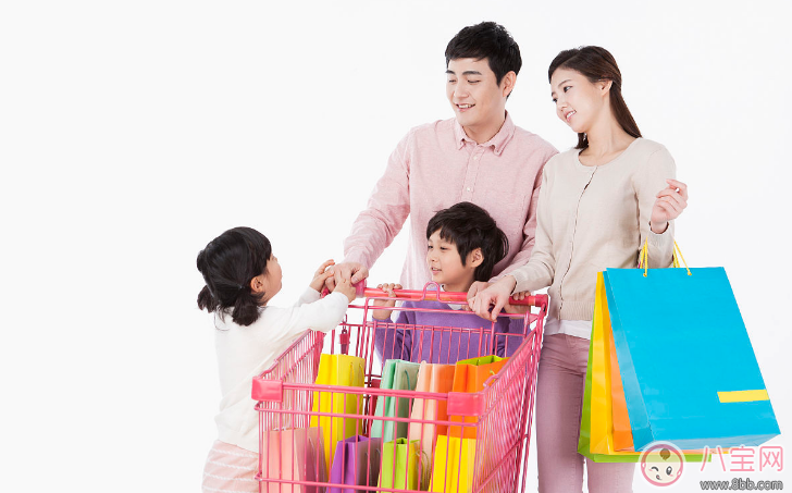 给孩子买衣服心情说说 选购宝宝衣服的感慨句子