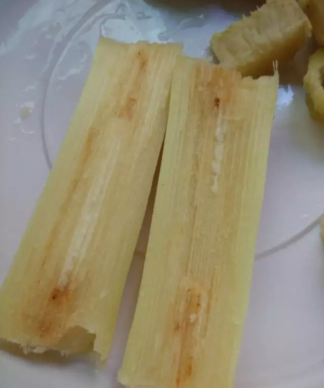 甘蔗心发浅褐色能吃吗 甘蔗发红了可以吃吗