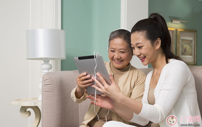 1,尊重婆婆想法婆媳间发生摩擦,不管孰是孰非,作媳妇的一定要先忍让